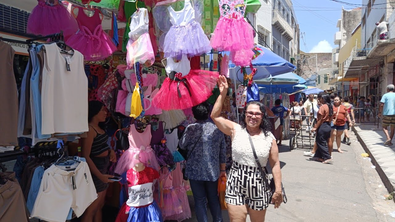 PÁTIO DO LIVRAMENTO E RUA DIREITA NO CENTRO DO RECIFE.