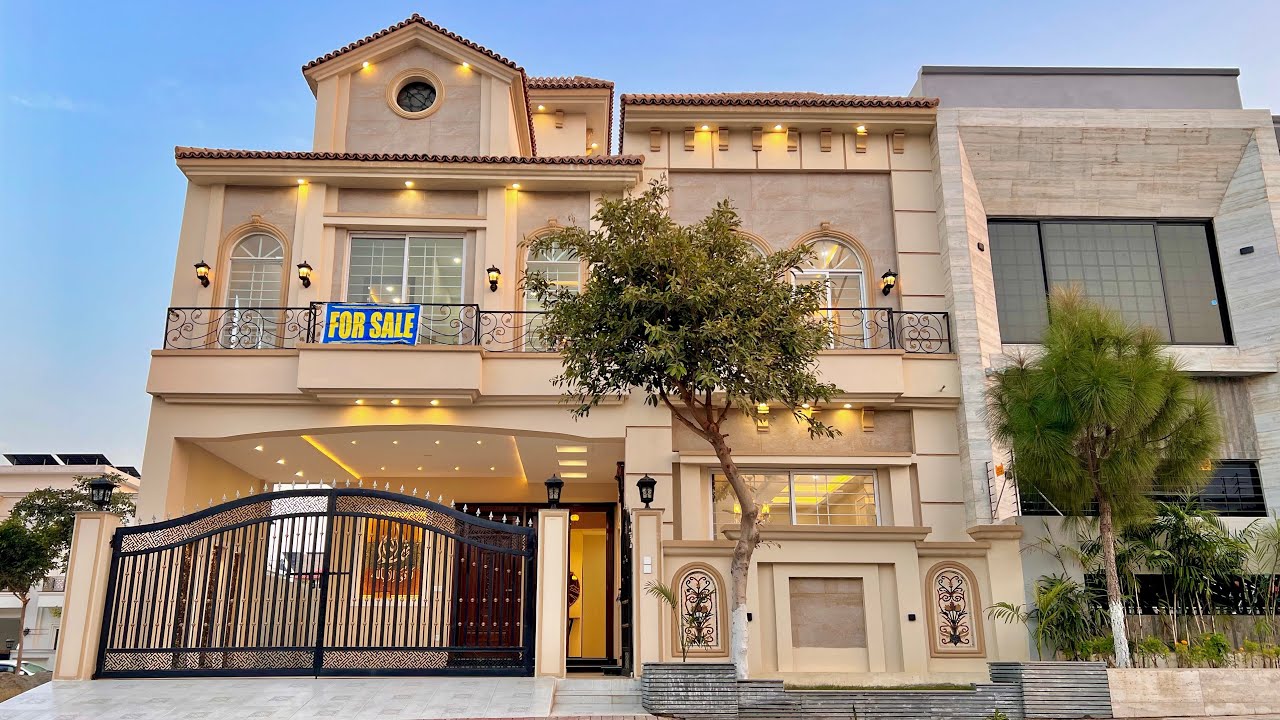 10 Marla Front back open House for sale in top city Islamabad 