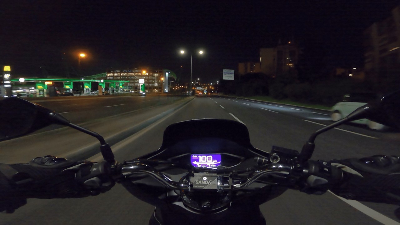 100 km/h on a PCX 125cc scooter on a European night