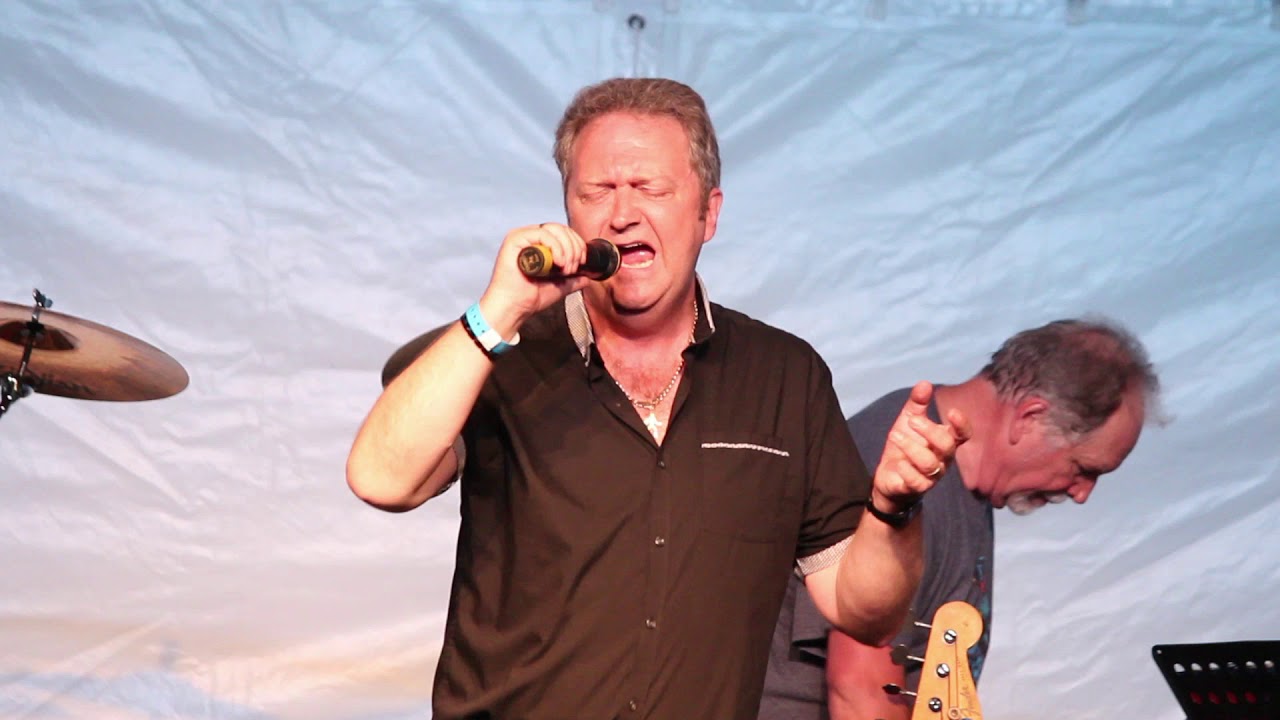 Colin Paul sings 'Just Pretend' Elvis Week 2017
