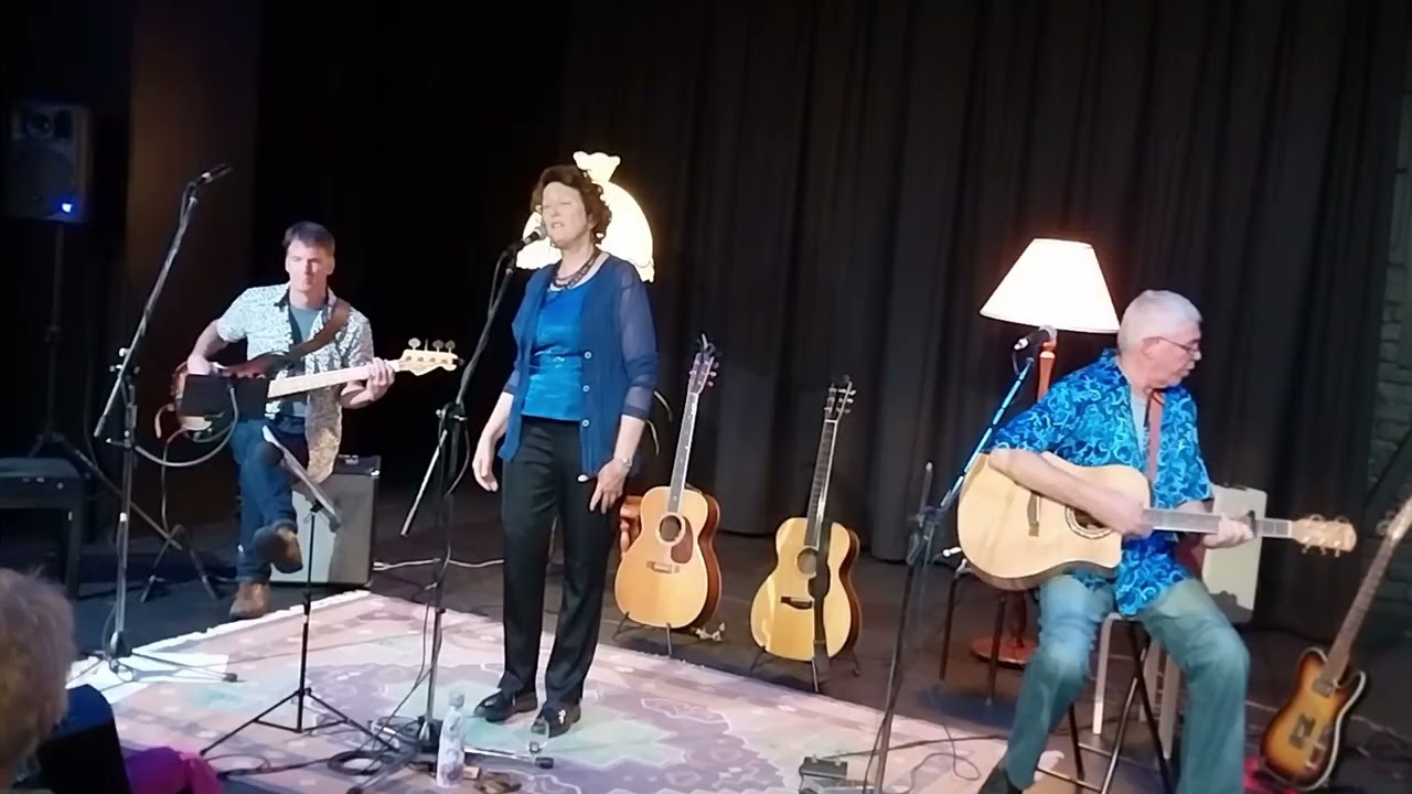 Jan Elliott sings Joni Mitchell Both Sides Now
