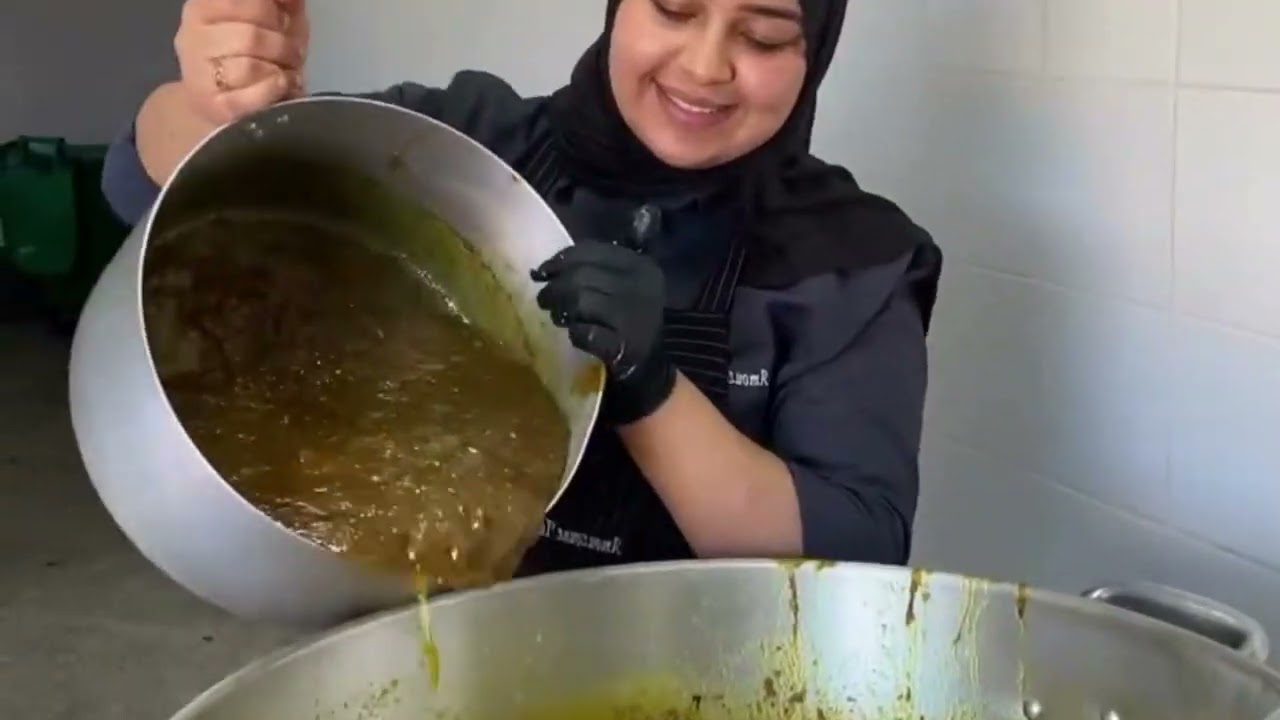 البسطيلات صغار بالدجاج واللوز على حقها وطريقها بالطريقة التقليدية من عند شاف chef thouriya amouzoun
