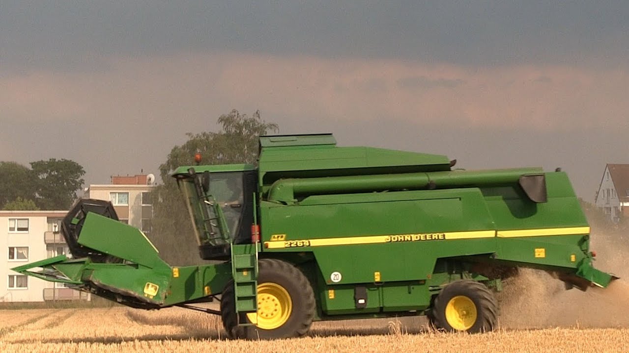Mähdrescher John Deere 2264 - Schnelle Ernte vor dem Gewitter