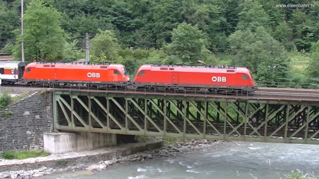 Railway Eisenbahn Tauern Zulauf entlang der Salzach Österrreich