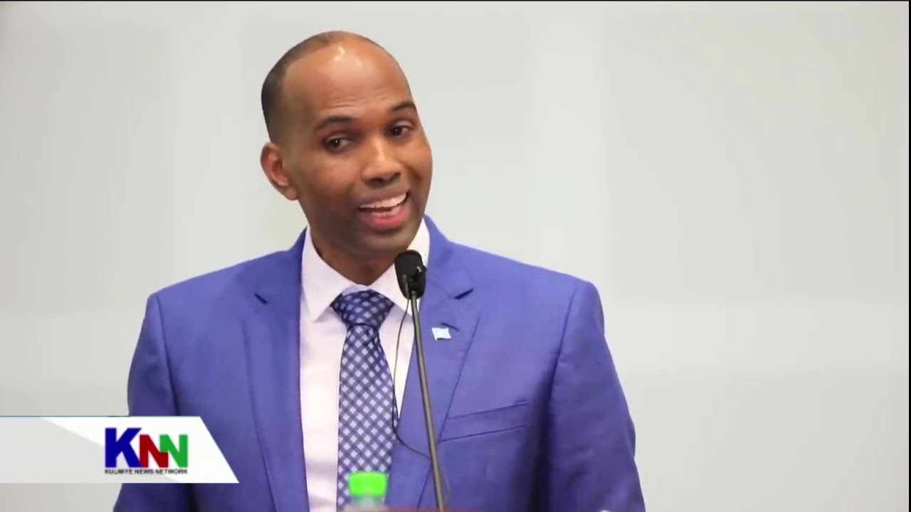RAIISUL WASAARE XASAN CALI KHEYRE OO SI QIIREYSAN  ULA HADLAY DADKA KASOO HORJEEDA DOWLADDA”