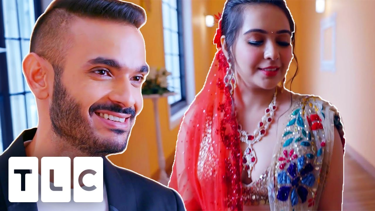 Indian Bride's Entourage Are Persistent On A Colourful Dress | Say Yes To The Dress: India
