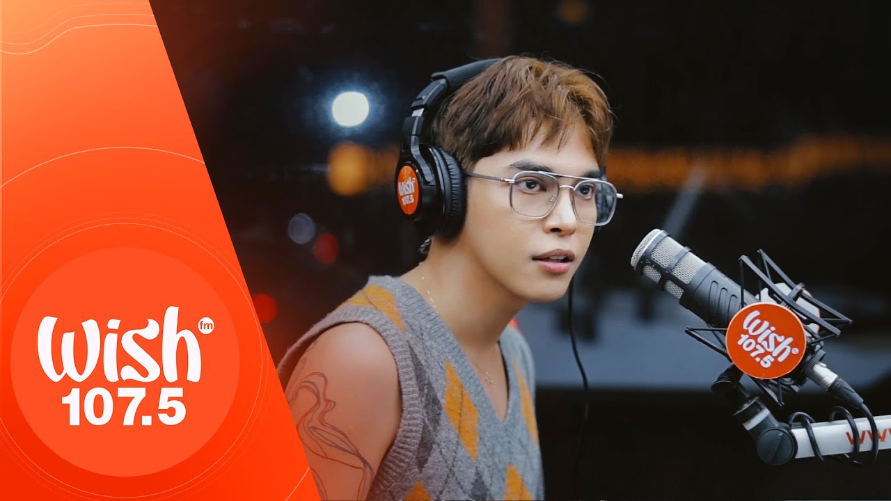 Arthur Miguel performs 