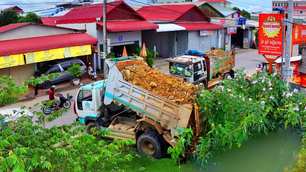Landfill Project  Remove the grass from the flooded area!  D20P Bulldozer Push Stone, 5-Ton Spread