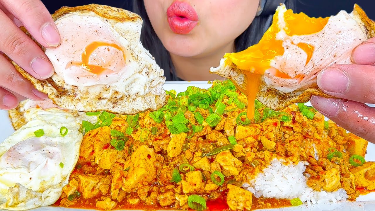FRIED EGG WITH RUNNY YOLKS & SPICY CHILI OIL PORK TOFU | ASMR | MUKBANG | EATING SOUNDS