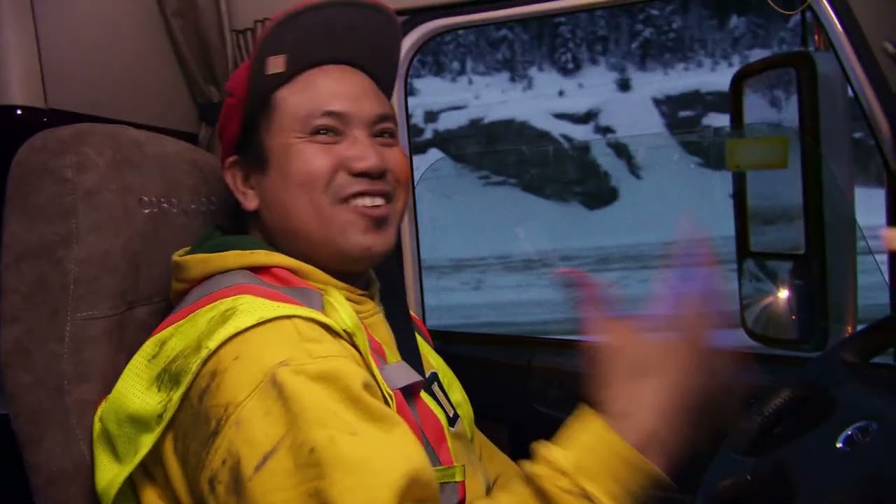 Frozen Semi Buried Under 4 Feet Snow Wont Budge | Highway Thru Hell