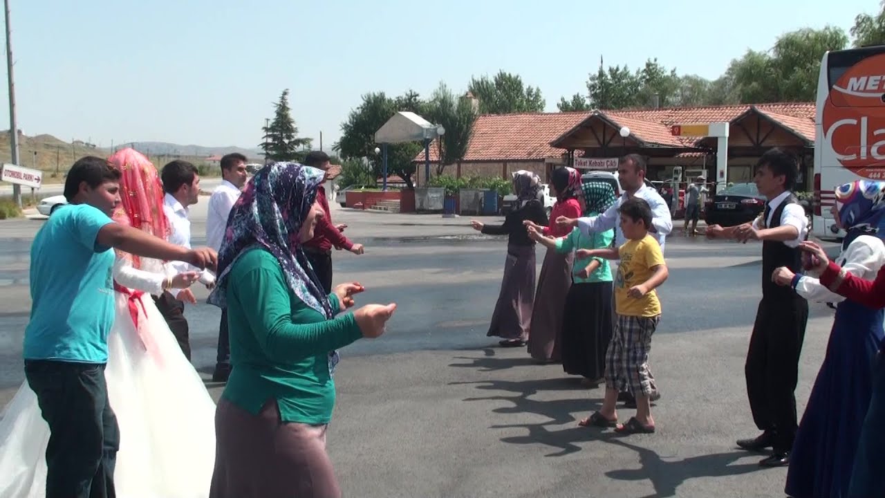 Bizim elin düğünleri sene 2014 güzel ve nostaljik bir düğün hikayesinin devamı part-4