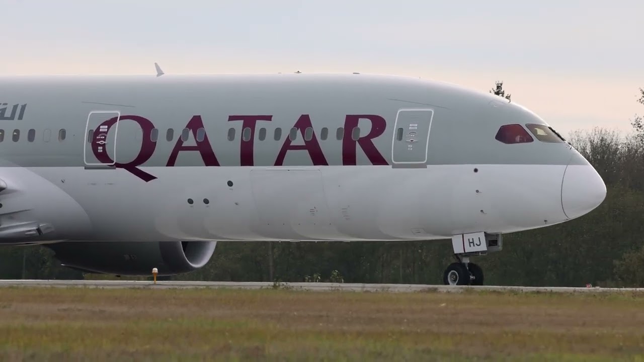 Qatar Airways 787-9 Delivery Flight Takeoff From PAE To DOH