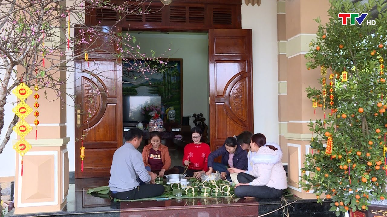 Cùng Hoa hậu Đỗ Thị Hà về nhà đón Tết