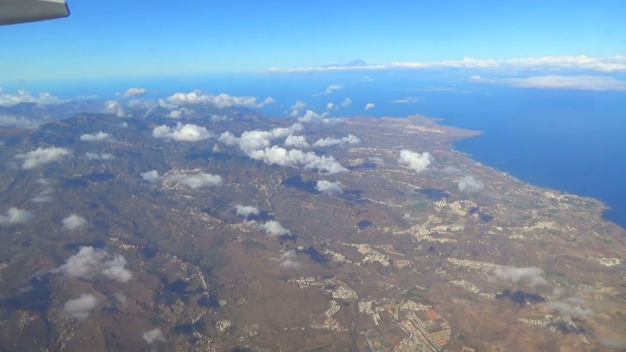4K. FLIGHT RYANAIR LONDON - GRAN CANARIA (WITH AVA MARIA) SPECTACULAR VIEW OVER LAS PALMAS & LANDING