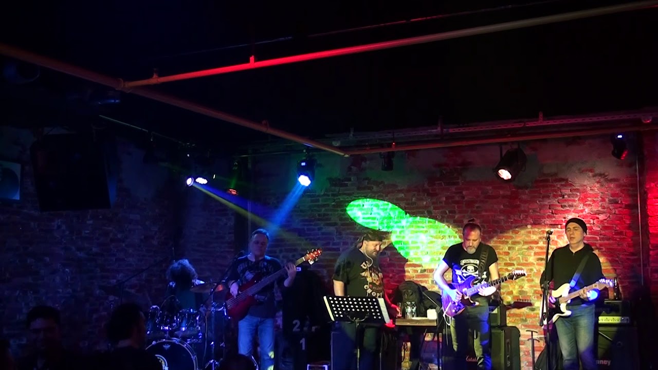 Acil Servis -Uzun İnce Bir Yoldayım (Cover)