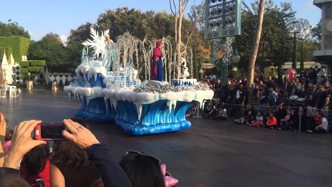 2014 Disneyland Christmas Fantasy Parade including FROZEN!