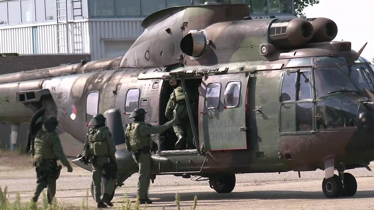 Mariniers stoppen gijzelingsactie dankzij helikopters