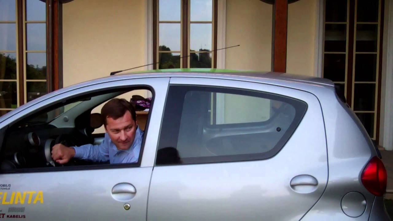 Vilniaus meras Arturas Zuokas isbando elektromobili