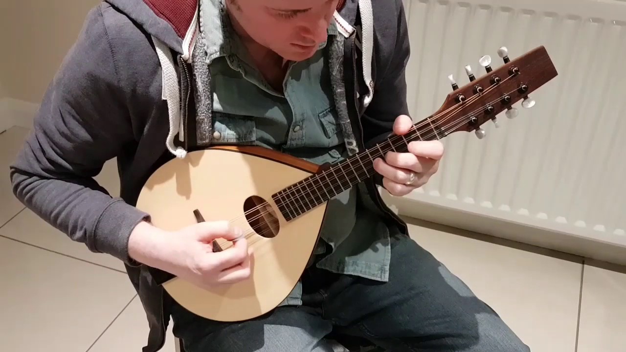 Stevie Dunne playing a Siveen Celtic Spirit Mandolin