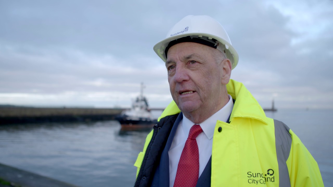 New Wear Crossing pylon arrives in Sunderland
