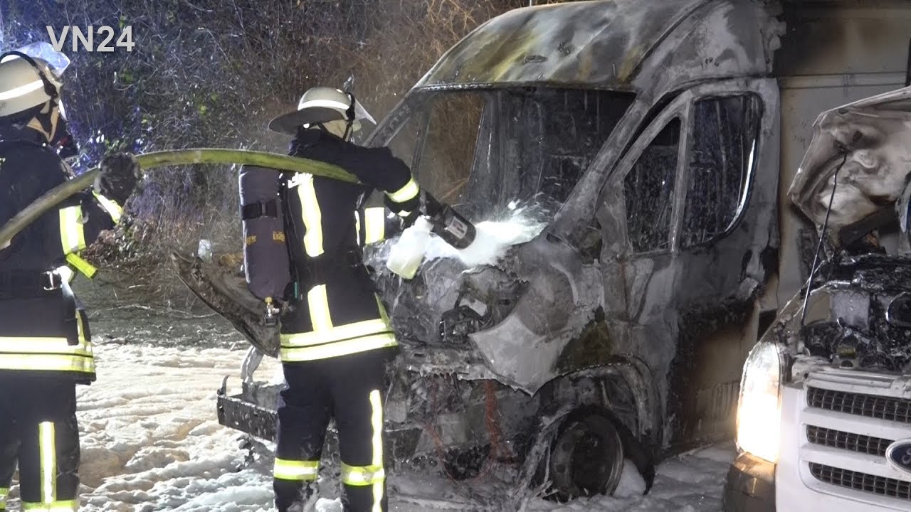 27.12.2018 - VN24 - Nacht der Feuer in Kamen - Feuerteufel zünden mehrere Fahrzeuge an