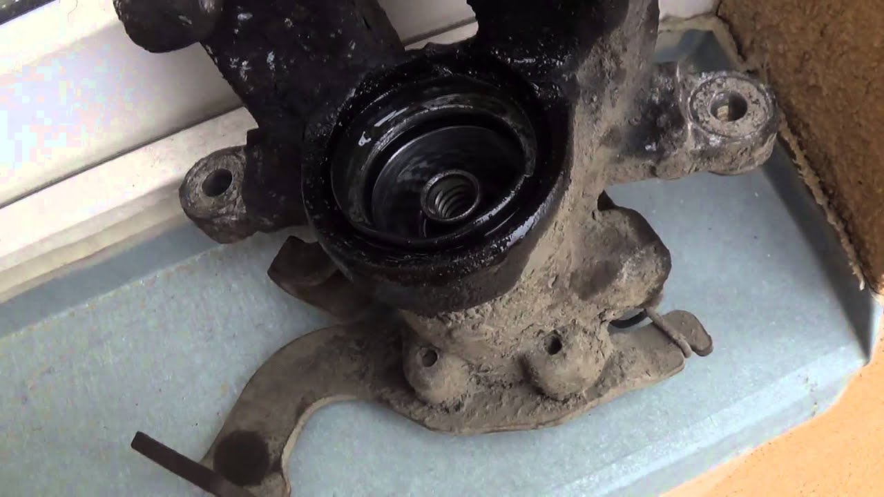 How to repair rear brake caliper Toyota Auris / Corolla