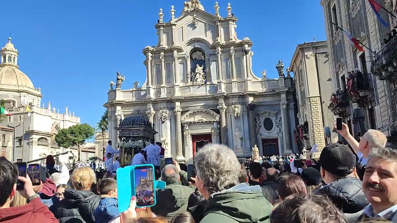 Rientro di Sant' Agata in piazza Duomo 