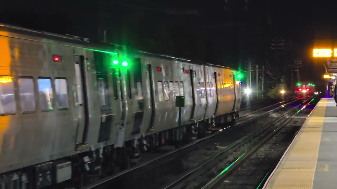 「LIRR」 Train #1764 & 176 | West Hempstead & Babylon trains behind each other at Valley Stream