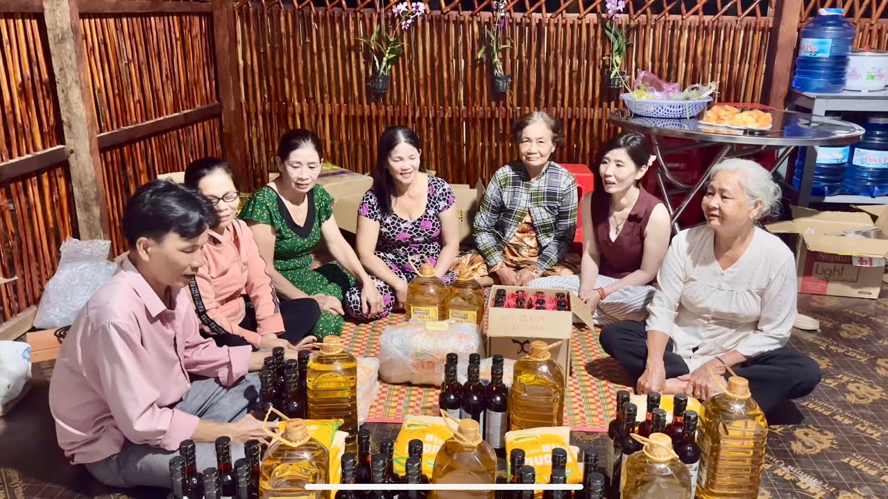 Cả Gia Đình Nhận Món Quà khủng Của Mẹ Út(Ở Mỹ)Và Chị Pha Lê-Ấm Lòng Nôì Cháo Vịt xiêm Gõi Cây Chuối.