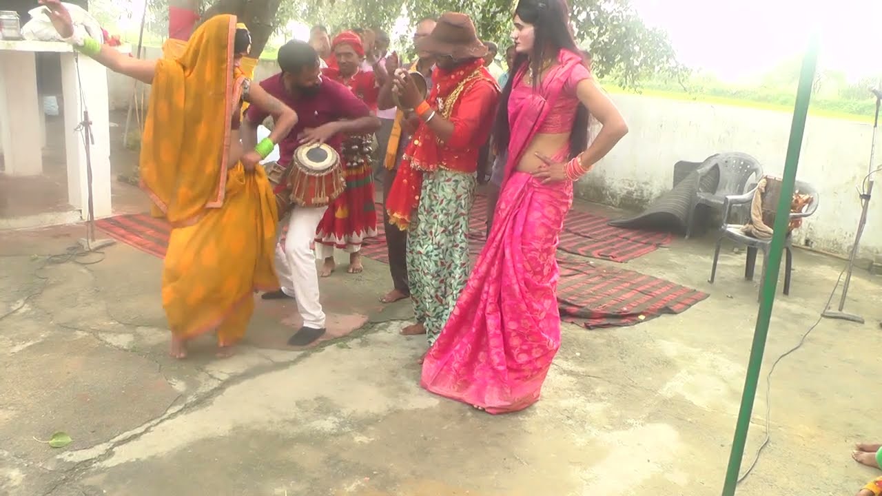 राजू मस्ताना ने अपने इंस्ट्रूमेंट पर कैसे नचाया देखिए देहाती देवी जागरण में
