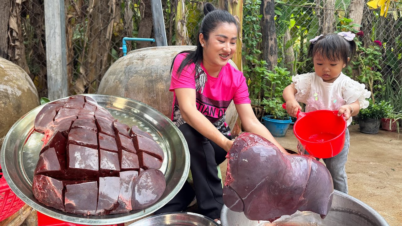 Cute chef help mother in cooking with love | Yummy beef liver cooking | Mother and children cooking