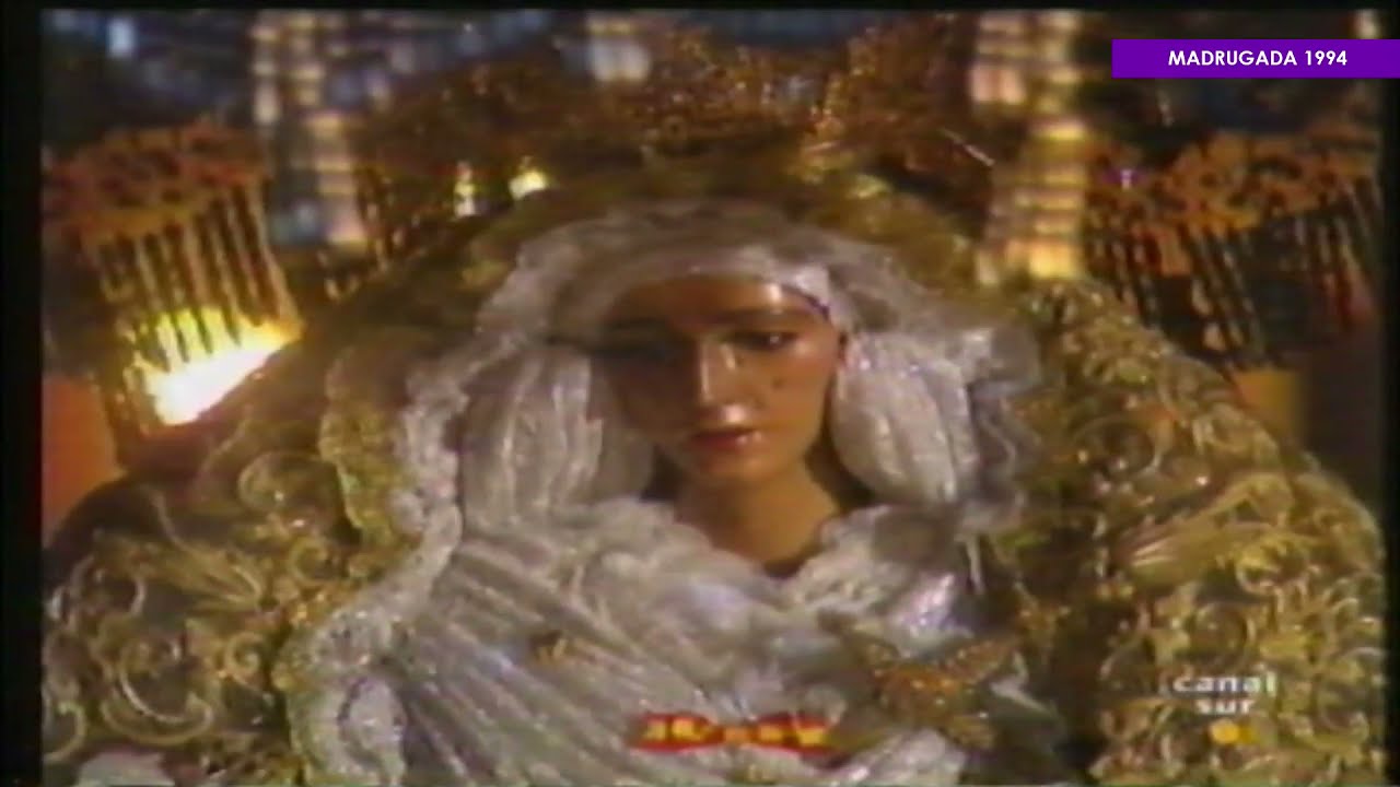 SEMANA SANTA 1994 EN SEVILLA | El palio de la Esperanza de Triana saliendo de la Catedral