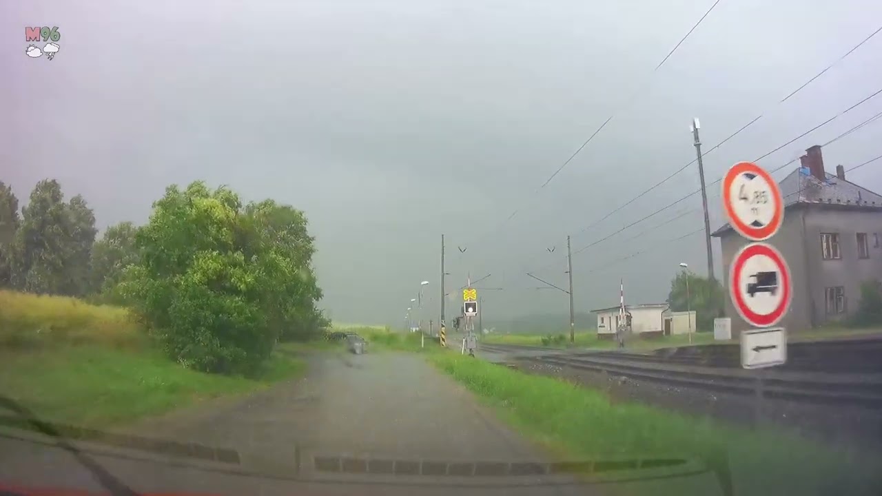 Silné bouřky 20.6.2022 (odpoledne) - silnice Stradouň - Radhošť a zpět