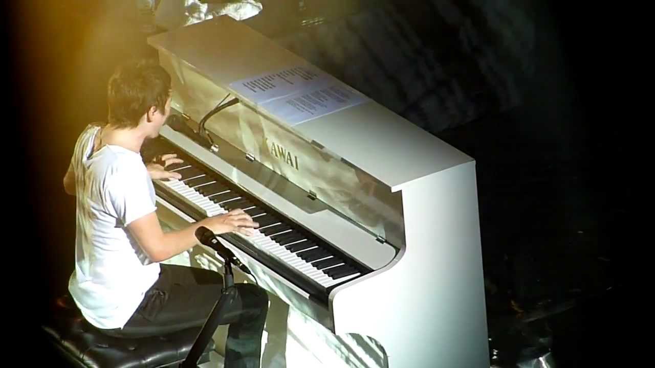 MUSE - "United States of Eurasia / Cave" live Théâtre du Chatelet, Paris - FRANCE 08/09/2009