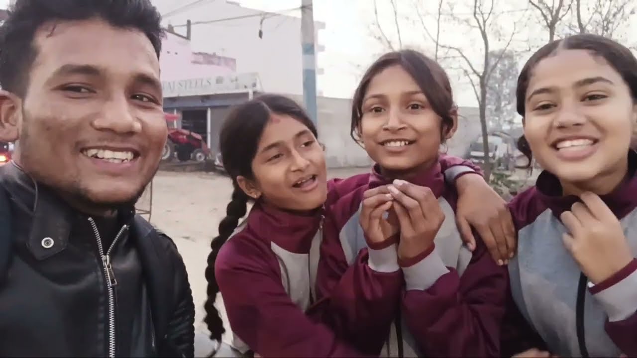 पहिलाको स्कुलमा पढाको विद्यार्थीलाई बाटोमा भेटेको यस्तो पो भन्छन्।