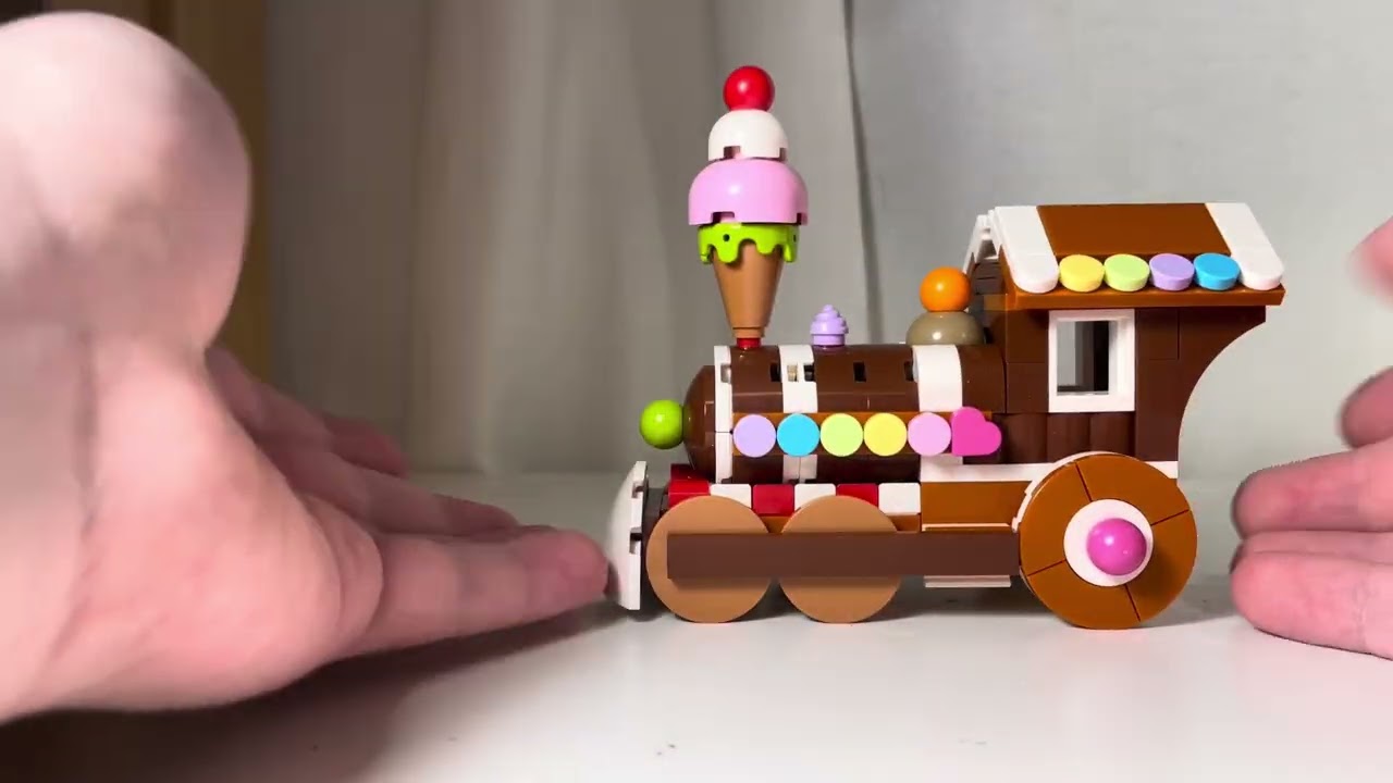 Gets the job done - LEGO GWP Gingerbread Train Ornament 407777 [review]