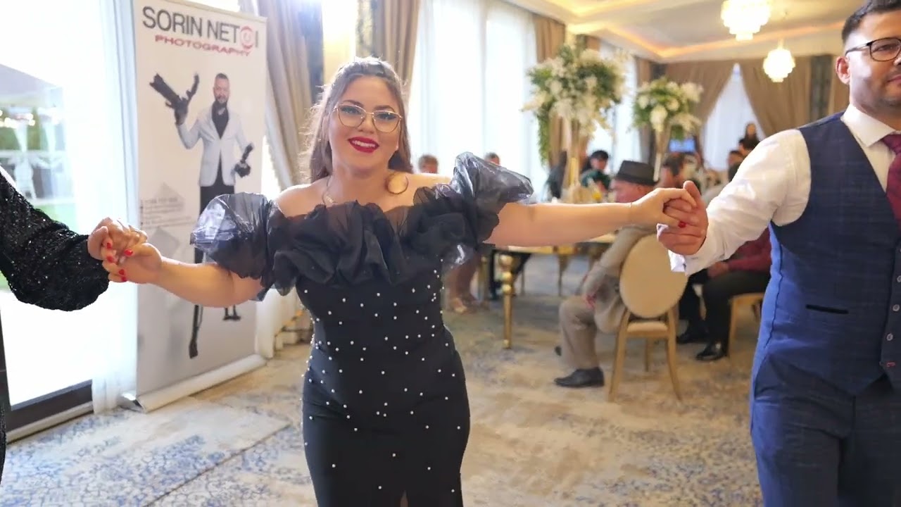 Anastasia  -  Petrecere