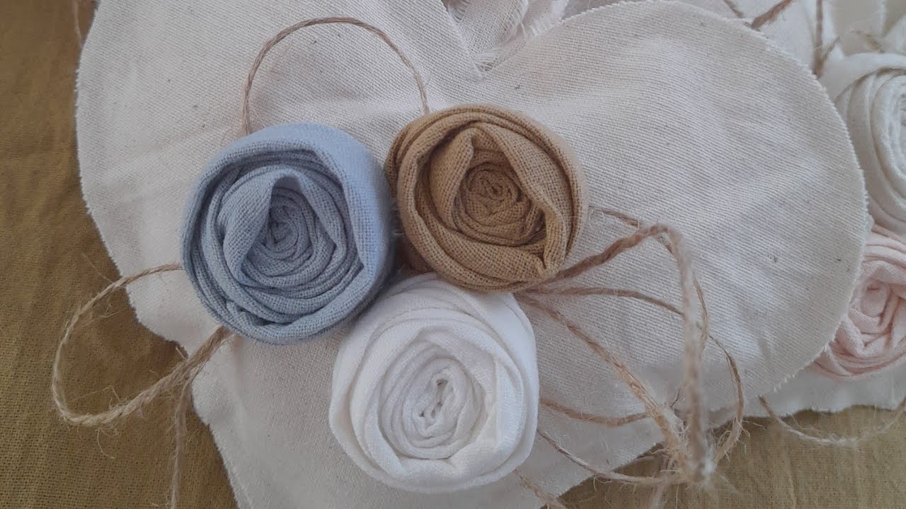 Creamos un colgante con lienzo y flores textiles sin costura! https://www.instagram.com/adorarte_._ 