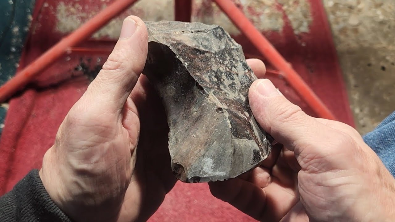 1721 - Part 1/2 - Flintknapping Black & Red Dacite