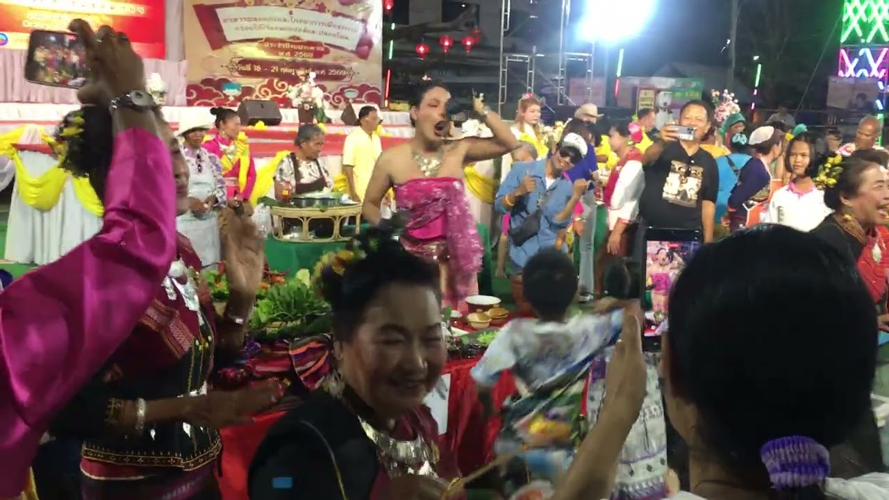 ชมการแข่งขันส้มตำลีลา #สนุกและฮาทั้งคนตำและกองเชียร์#งานมหกรรมอาหารปลอดภัย อุทุมพรพิสัย ศรีสะเกษ
