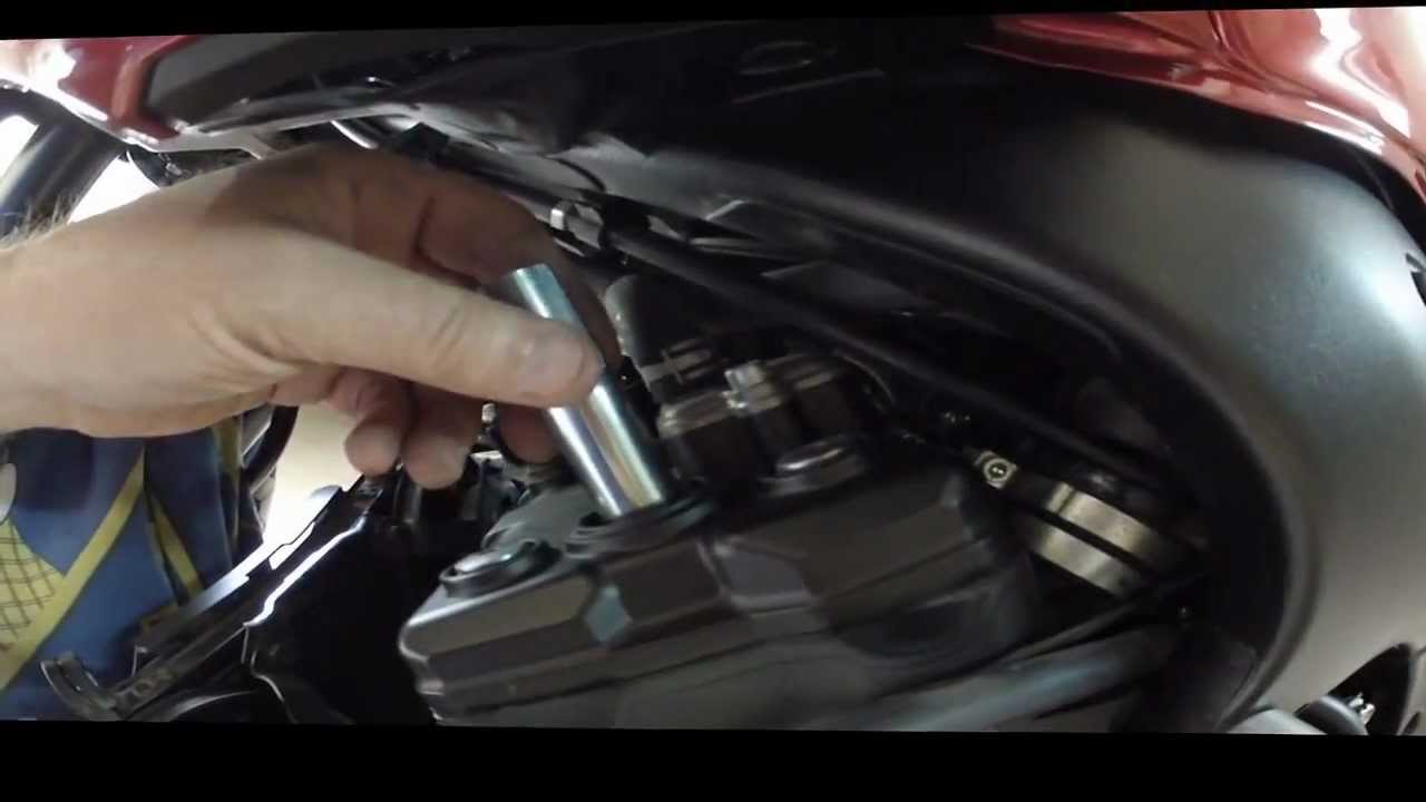 Yamaha FZ1 Cambiando Bujías NGK Cr9ek por Cr9eix iridium