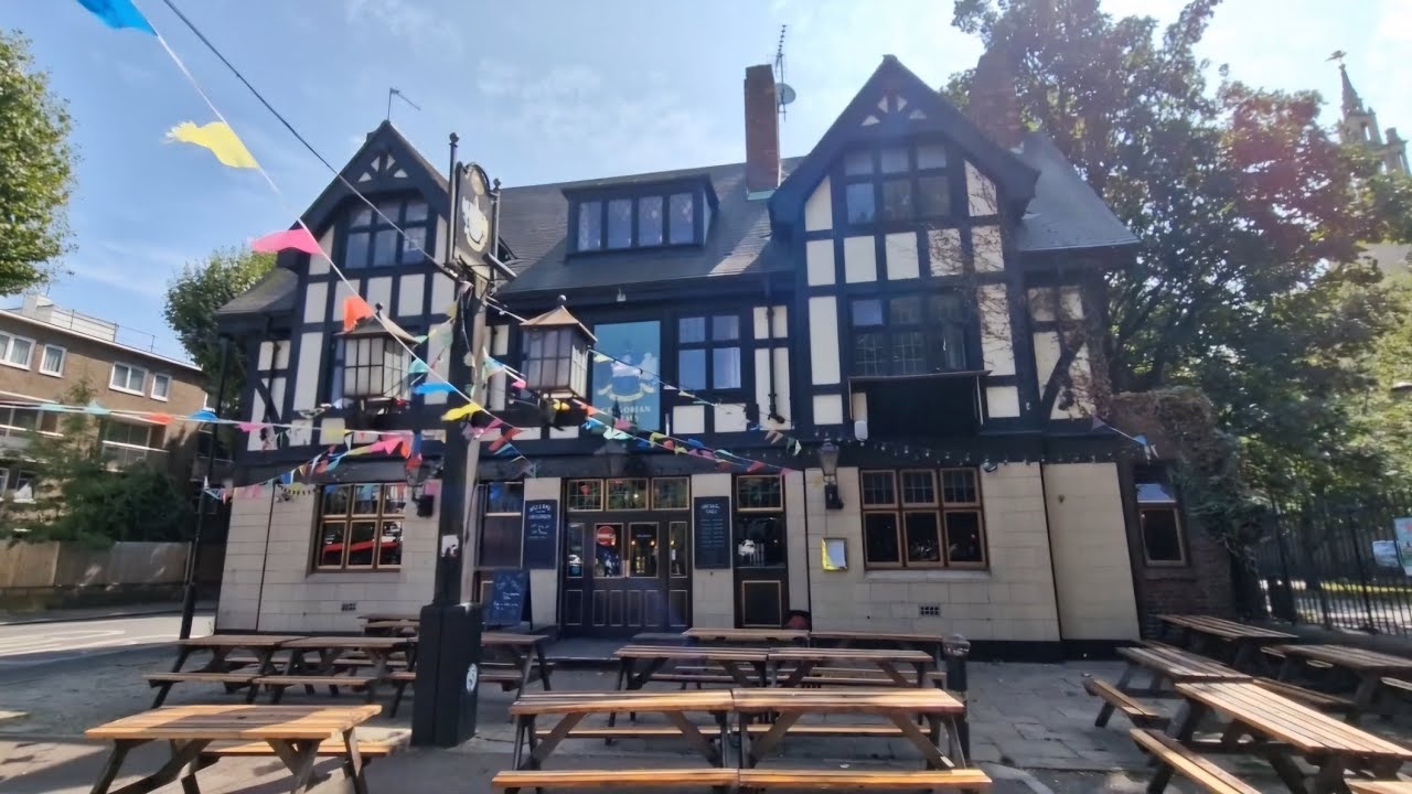 The Gregorian Arms Pub, Bermondsey = Part Pub, Part Museum. See description ⬇️