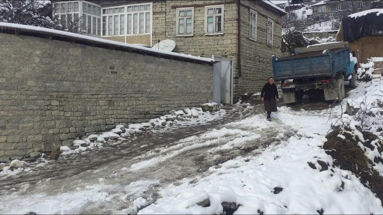Kiçik bir kəndin qaz, telefon, tibb məntəqəsi, kitabxana, klub və məscid dərdi