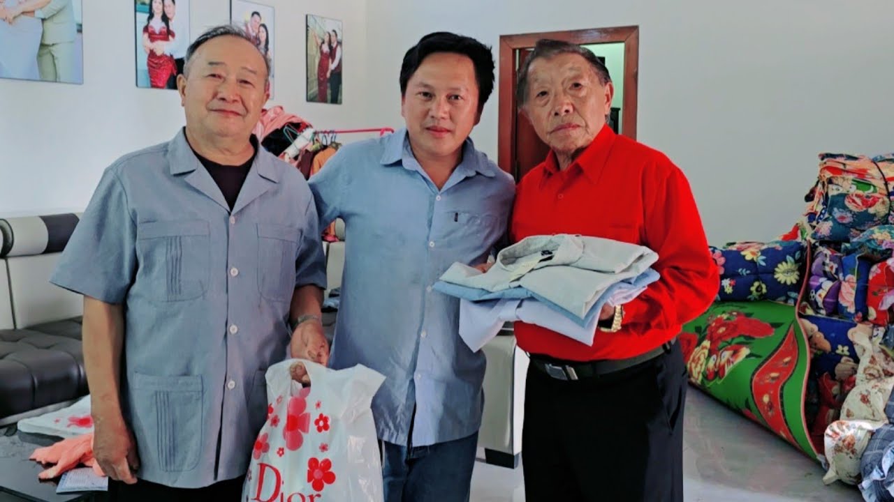 Yawm txiv laus yuav rov Qab lawm