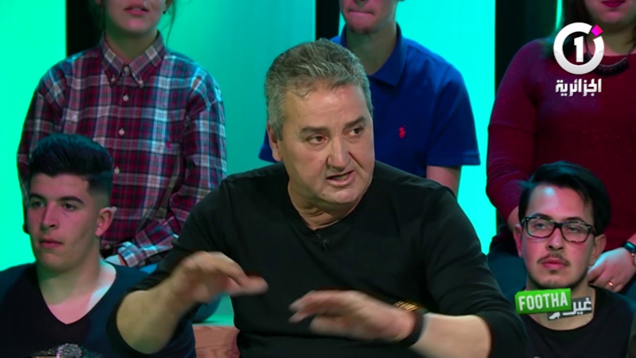 شاهد ردة فعل مراد عمارة بعد رؤيته فيديو للراحل محمد بوضياف قبل اغتياله ب 3 أيام يمنحه كأس الجمهورية