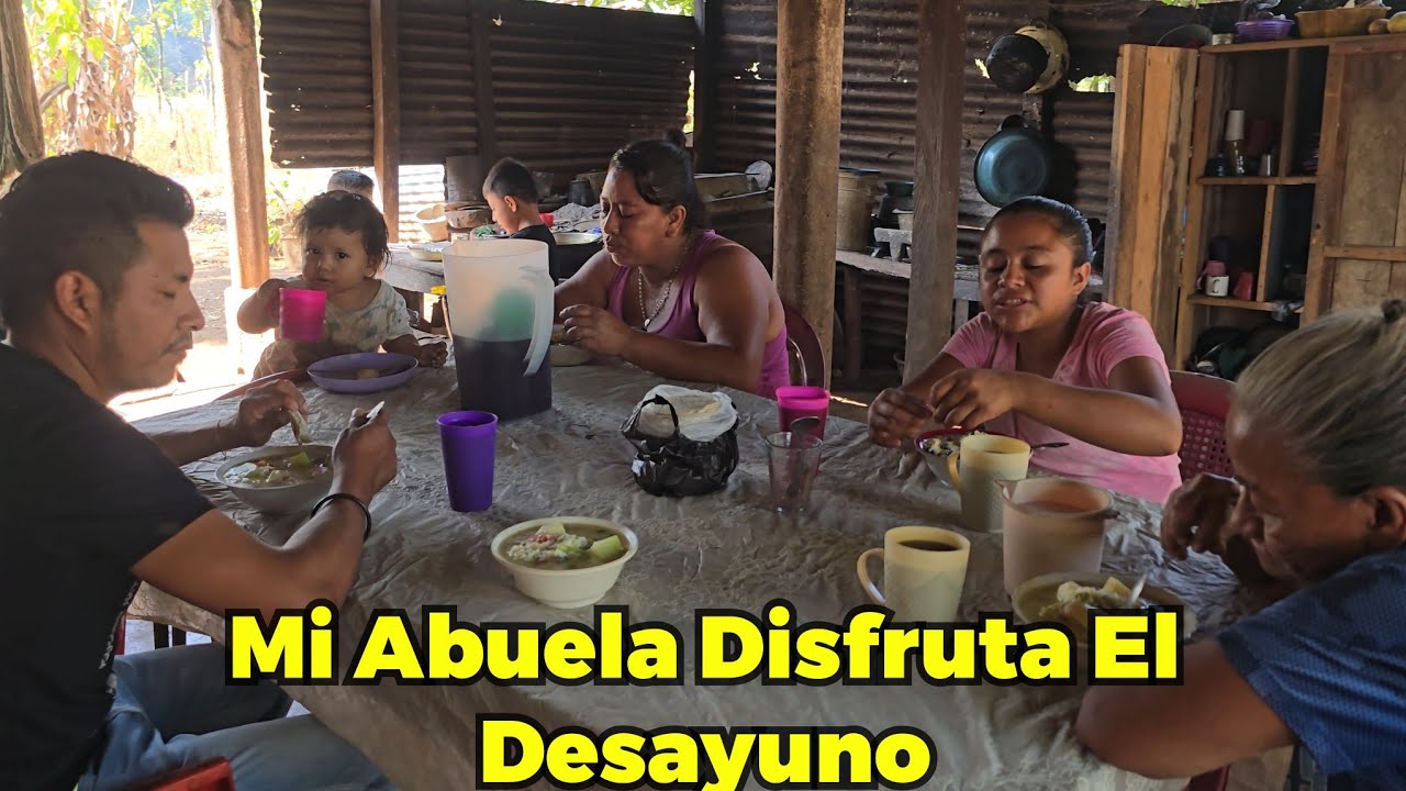 Tía Tomasa Muy Feliz Compartiendo Junto A Mi Abuela RICO desayuno
