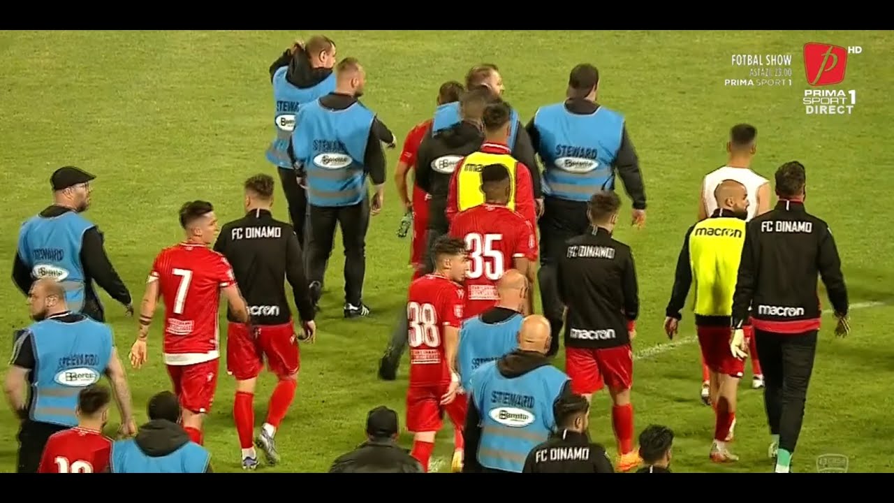 DINAMO A RETROGRADAT!!! Jucătorii, scoşi cu jandarmii de pe teren