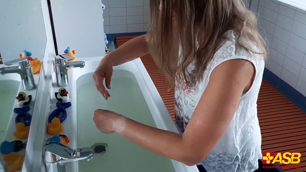 Kneipp-Armbad-Anwendung mit der Kita Buratino