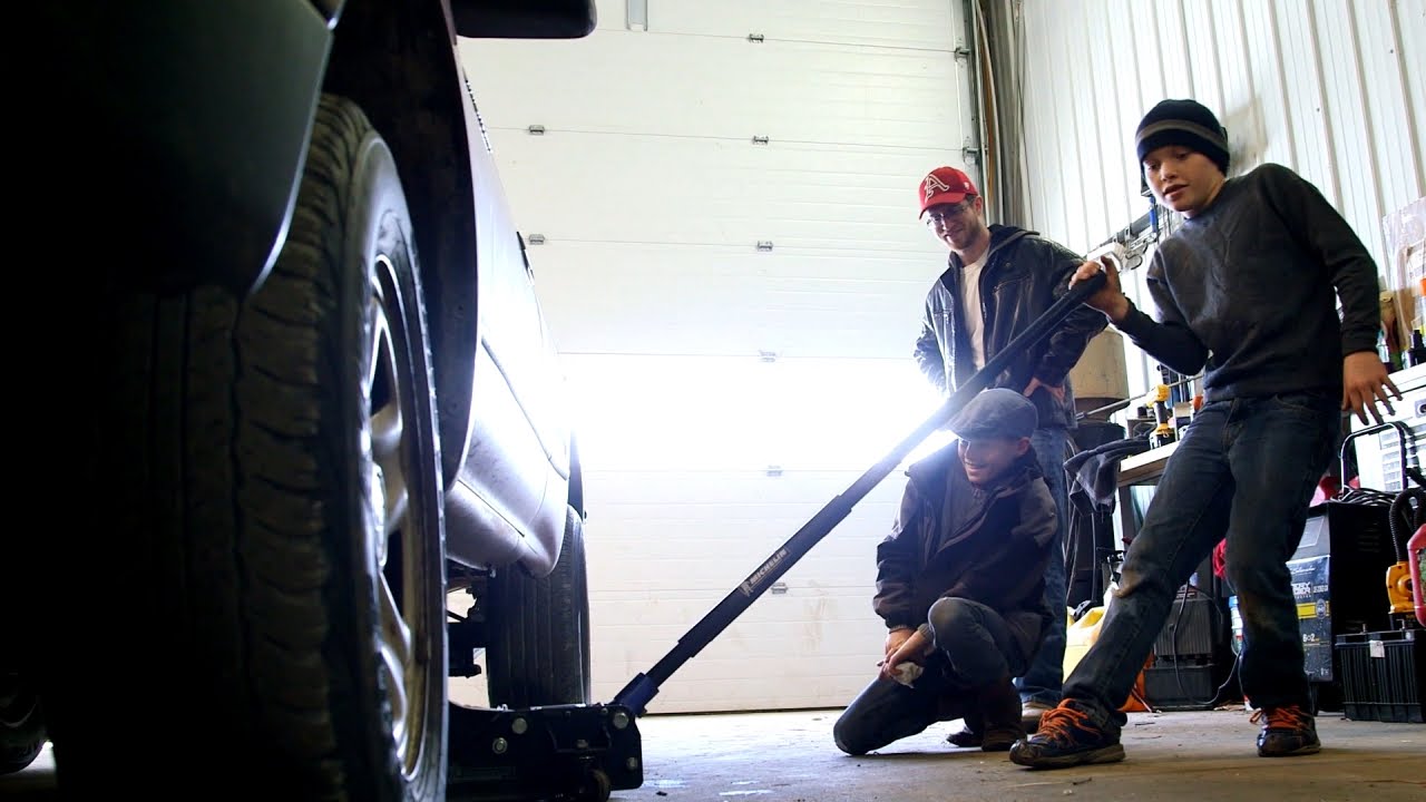 Justin The Mechanic | Jill & Jessa: Counting On