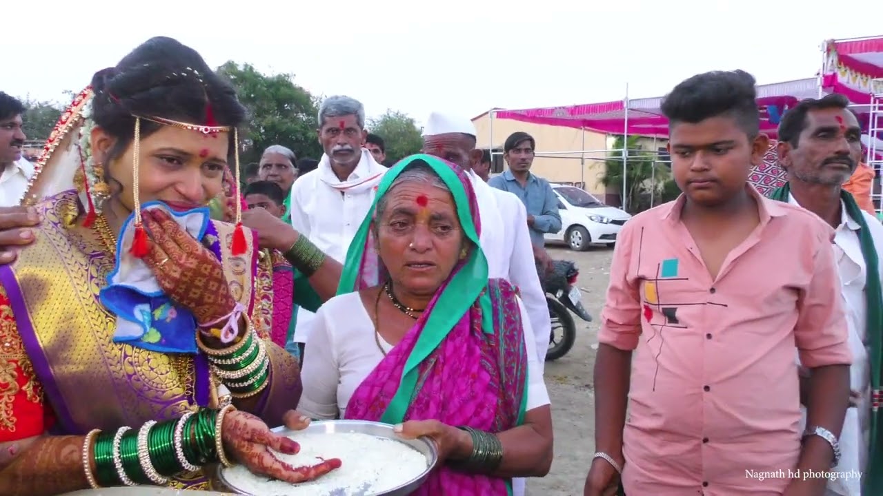 सासरला हि बहिण निघाली भावाची लाडी नेसली माहेरची साडी